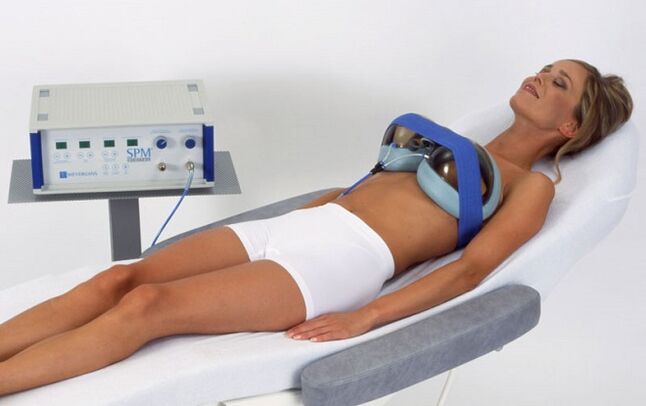 Massage sous vide pour agrandir les seins. 