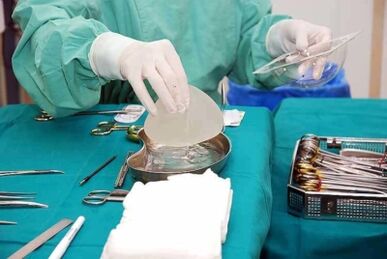 préparation d'implants pour la chirurgie